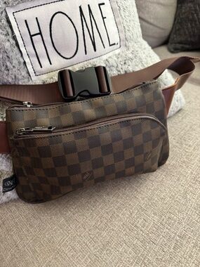 Source Unknown Brown Checkered Women’s/Men's Waist Bag with Dark Brown Strap